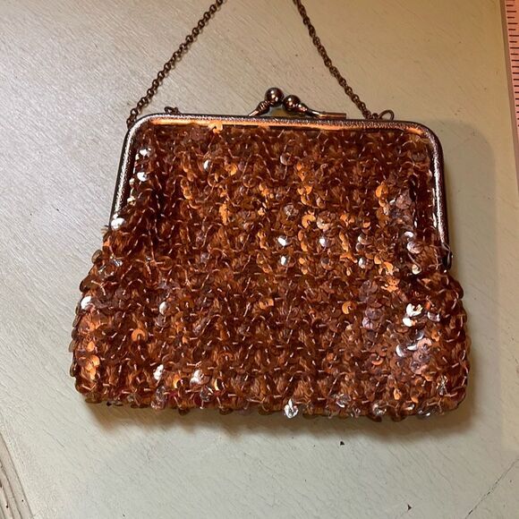 Vintage sequined kiss lock chain purse small clutch. - Picture 1 of 8